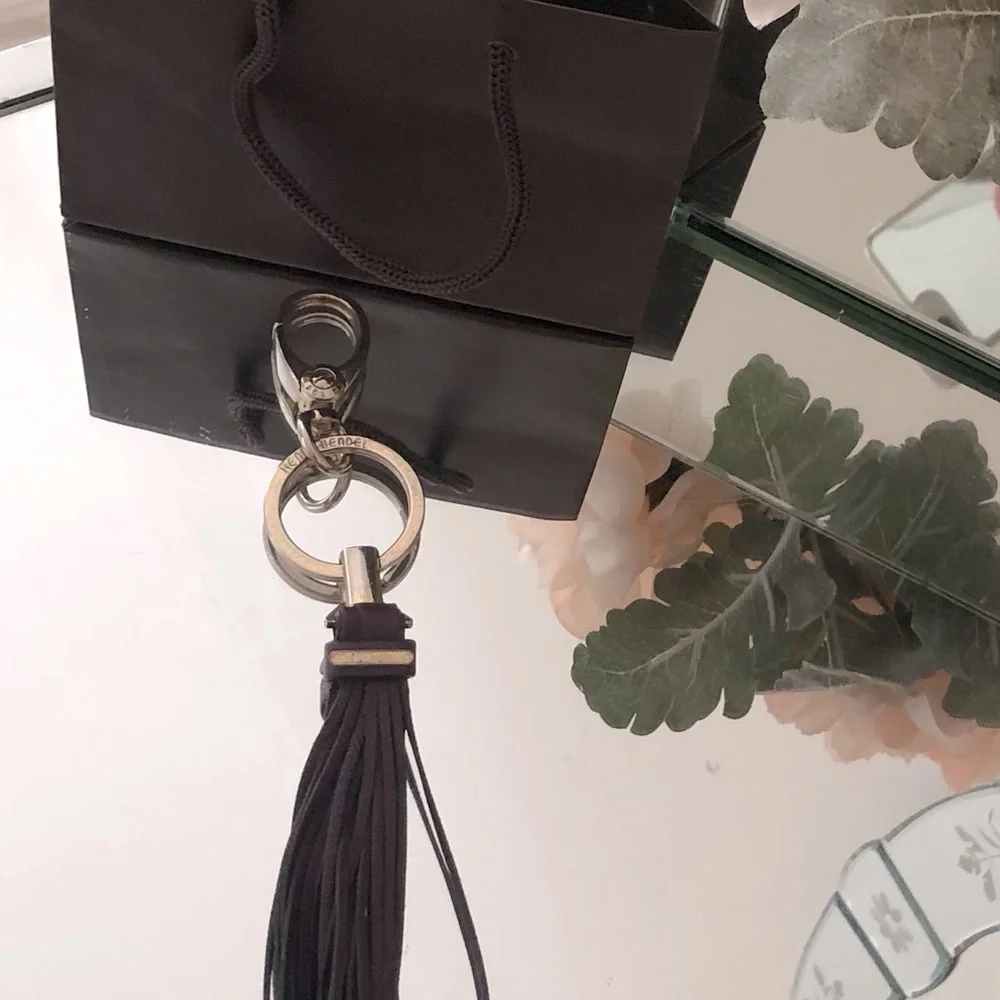 Henry Bendel key chain charm - Picture 3 of 3